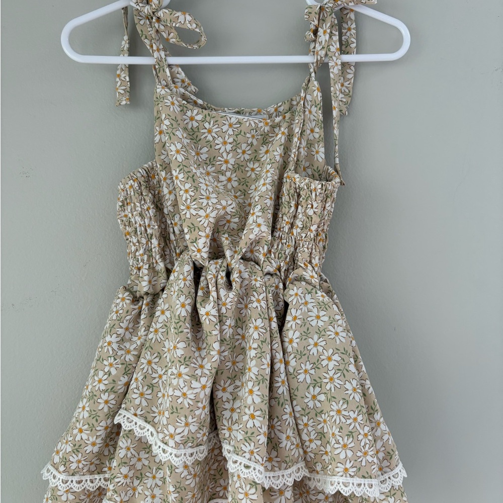 NWOT Bailey’s Blossoms Daisy Top